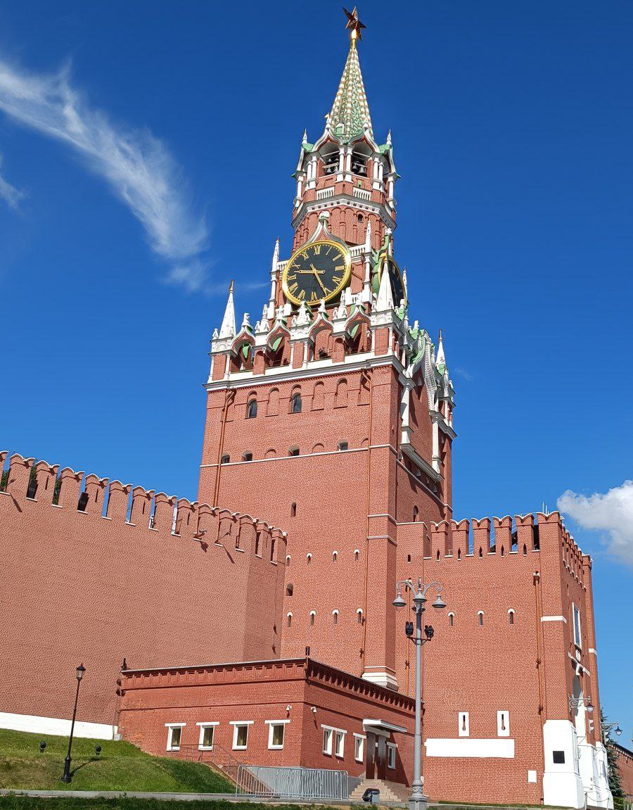 Бондарь рекомендовал Пугачёвой продать квартиру рядом с Кремлём