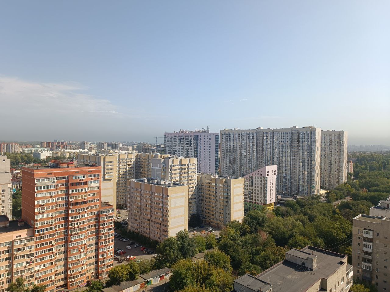 Опасность москитных сеток: дети и риск падения из окон