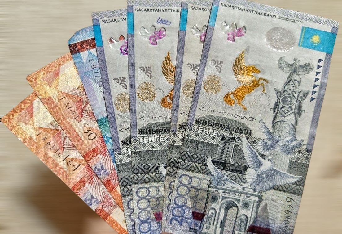 Прогноз курсов валют на лето: доллар за 80-82 рубля, евро — 93-95 рублей