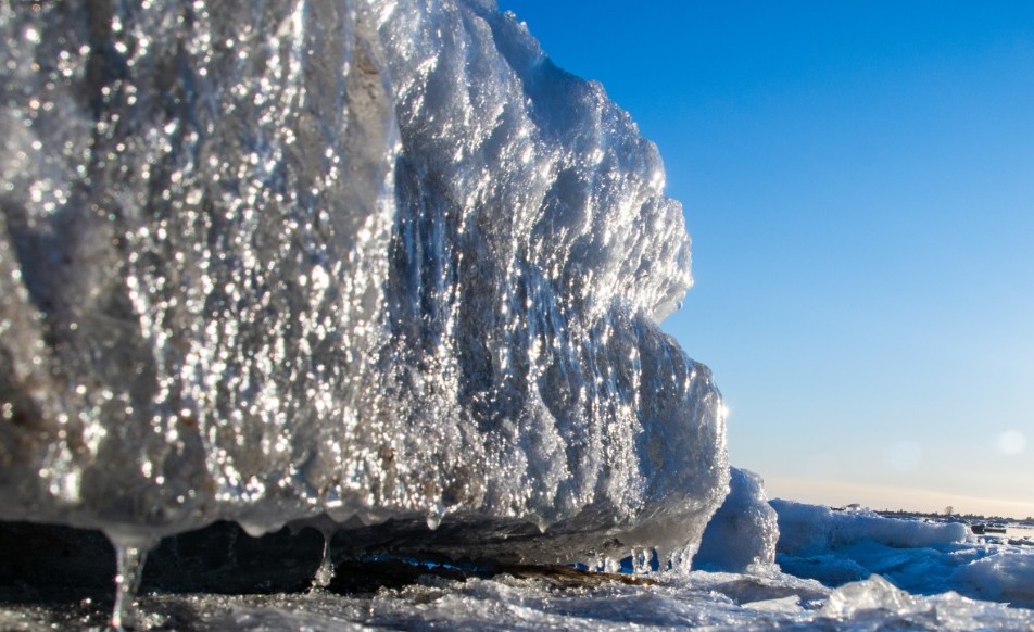 Крупнейший айсберг в мире распался после десятилетий дрейфа