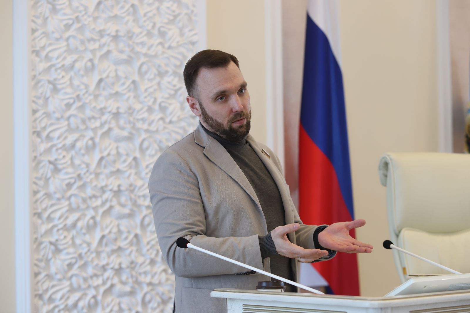 Георгий Губанов в День знаний пожелал молодым северянам стать архитекторами будущего